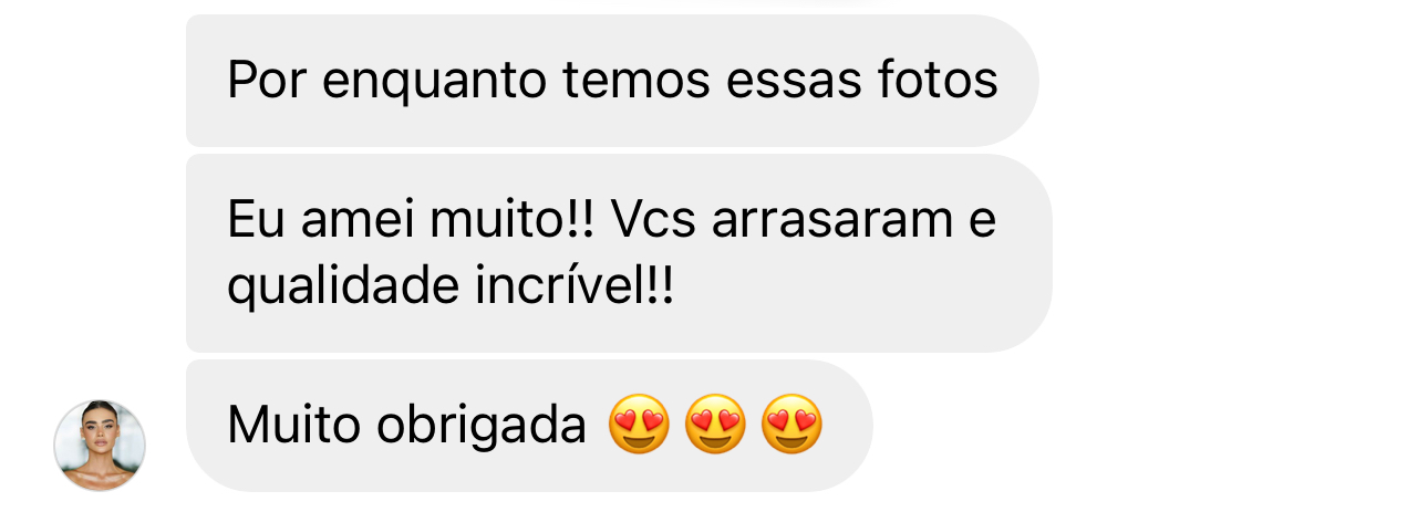 Cliente usando robe de noiva no making of, foto vertical, robe de seda branco com bordado dourado